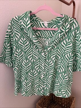 H&M White Button-Down Shirt with Green Leaf Print